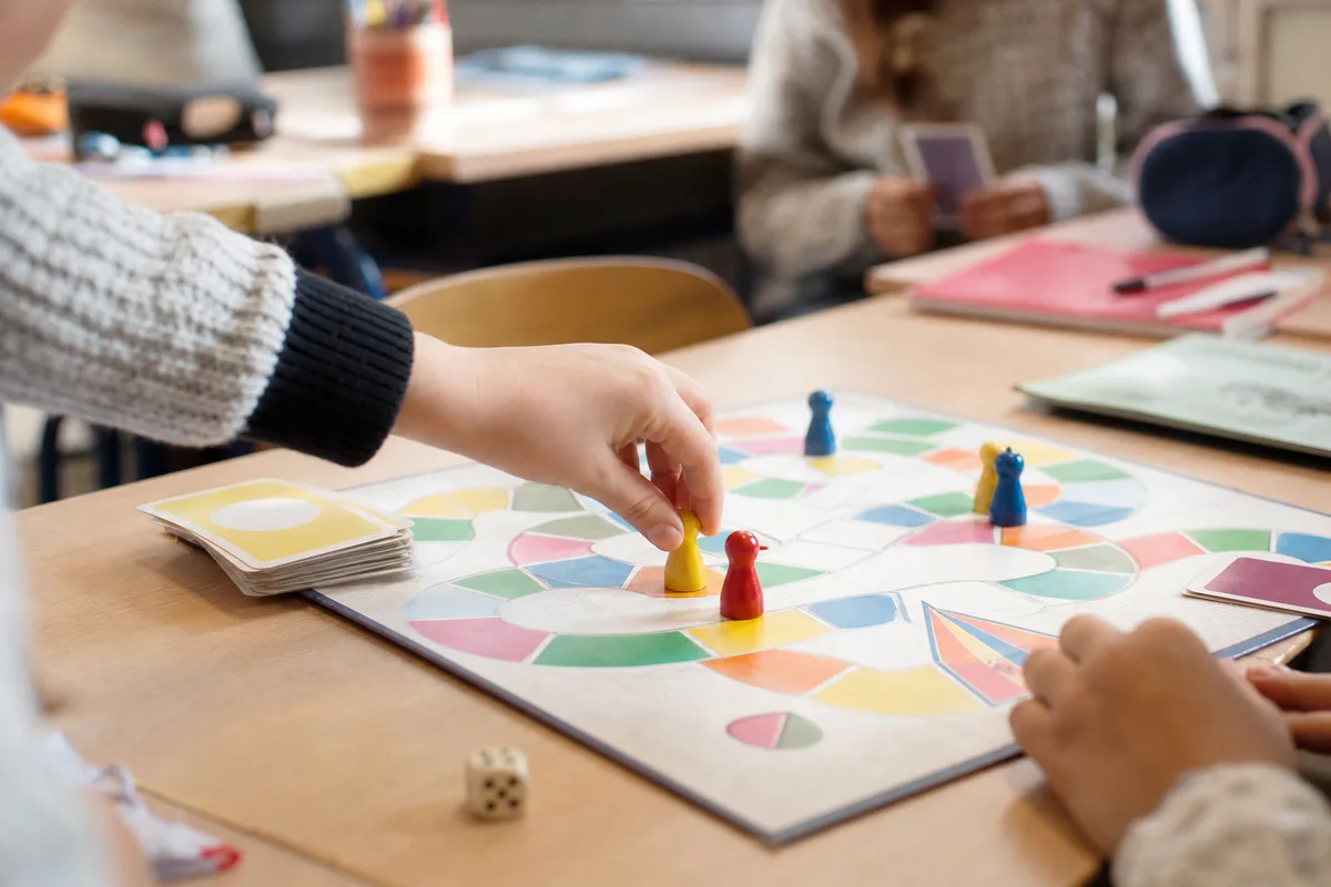 Jeu pédagogique : définition, typologie et usages concrets